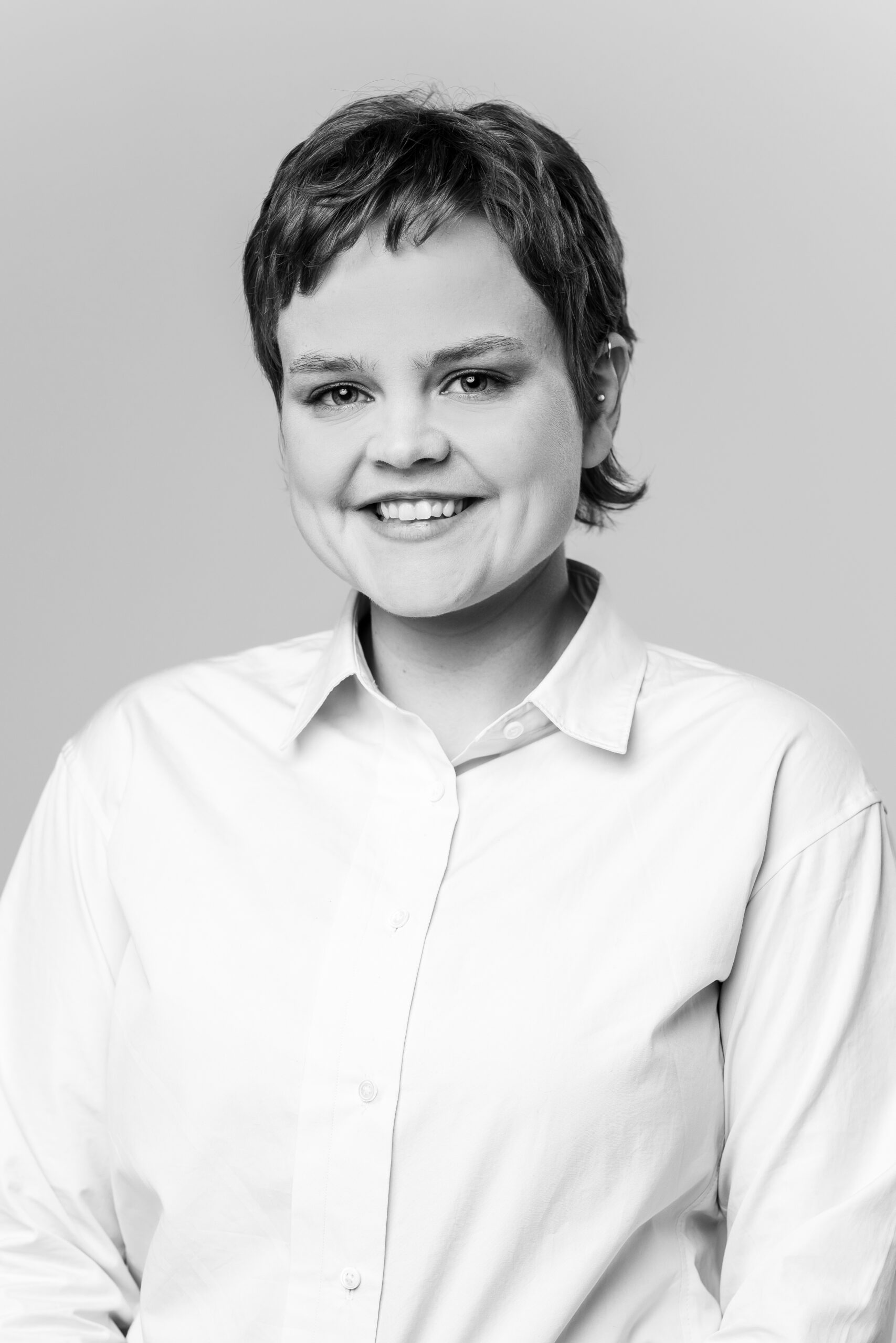 Ósk Elfarsdóttir, Associate